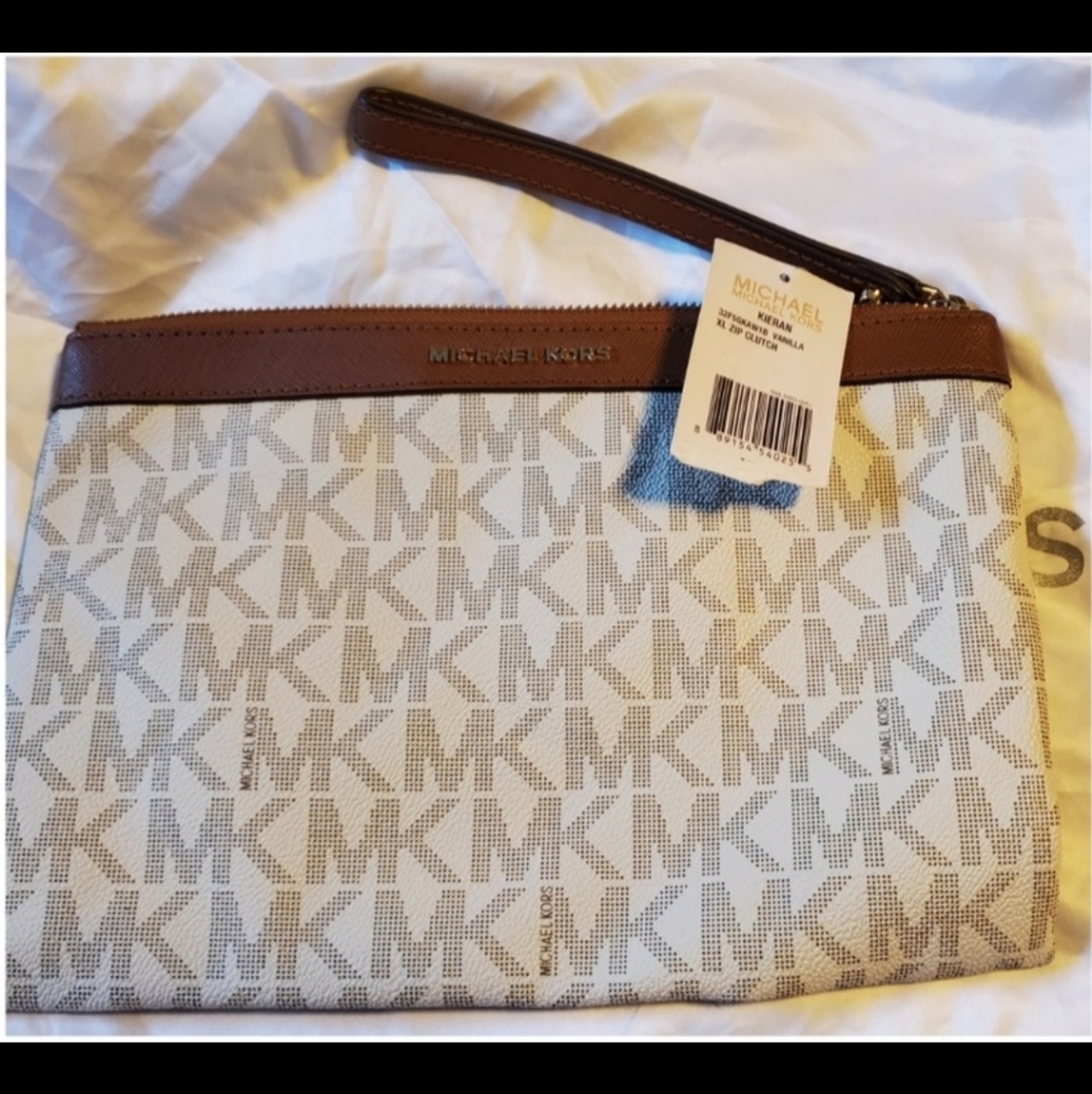 NWT Michael Kors Kieran Vanilla MK Logo XL Zip Clutch